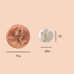 Coquí Taíno pendant in silver and gold with diamond eyes next to a penny displaying measurements.
